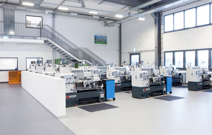 12 neue konv. Drehmaschinen in Ausbildugswerkstatt