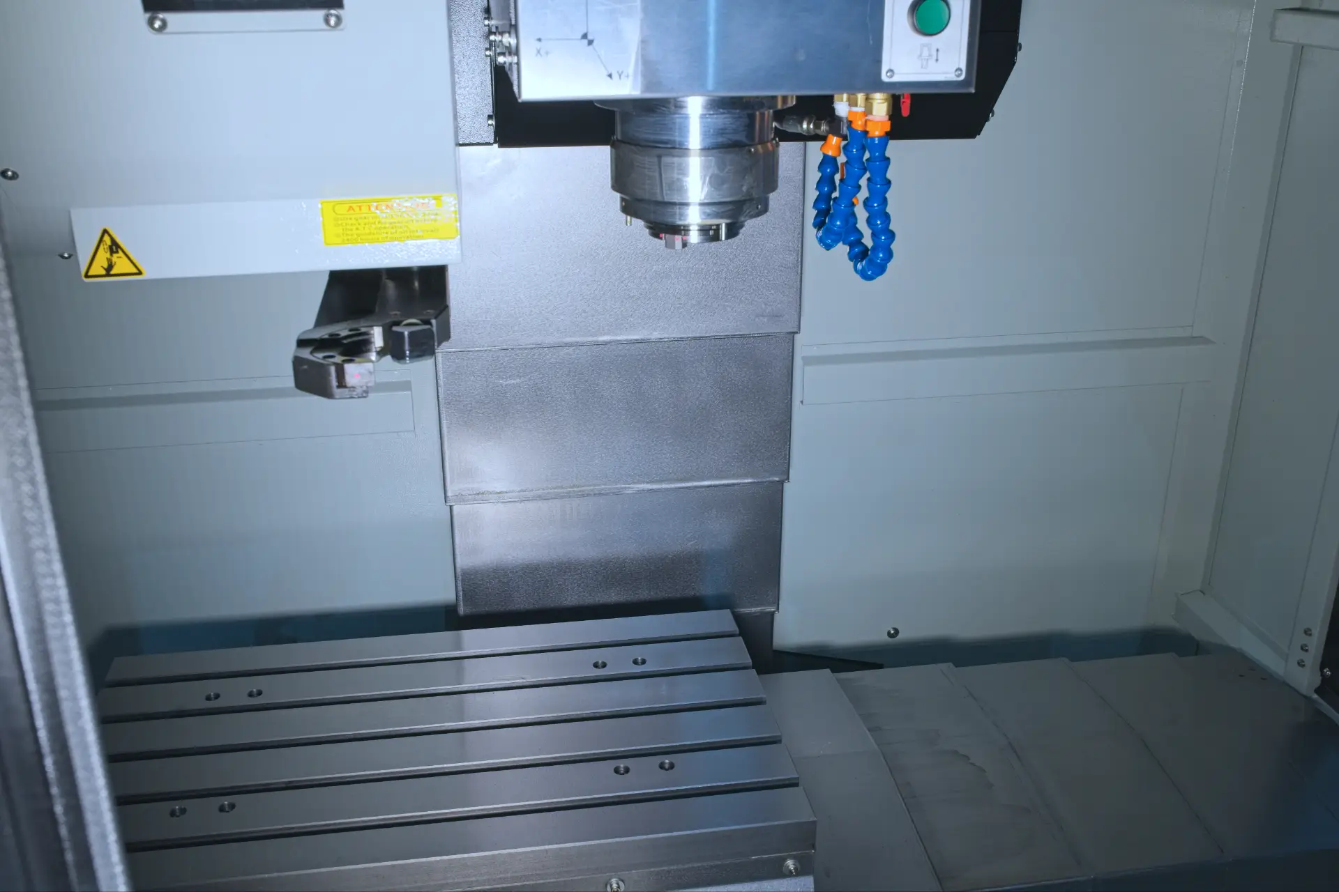 Innenraum eines BAZ M-600 Innenraum eines BAZ M-600