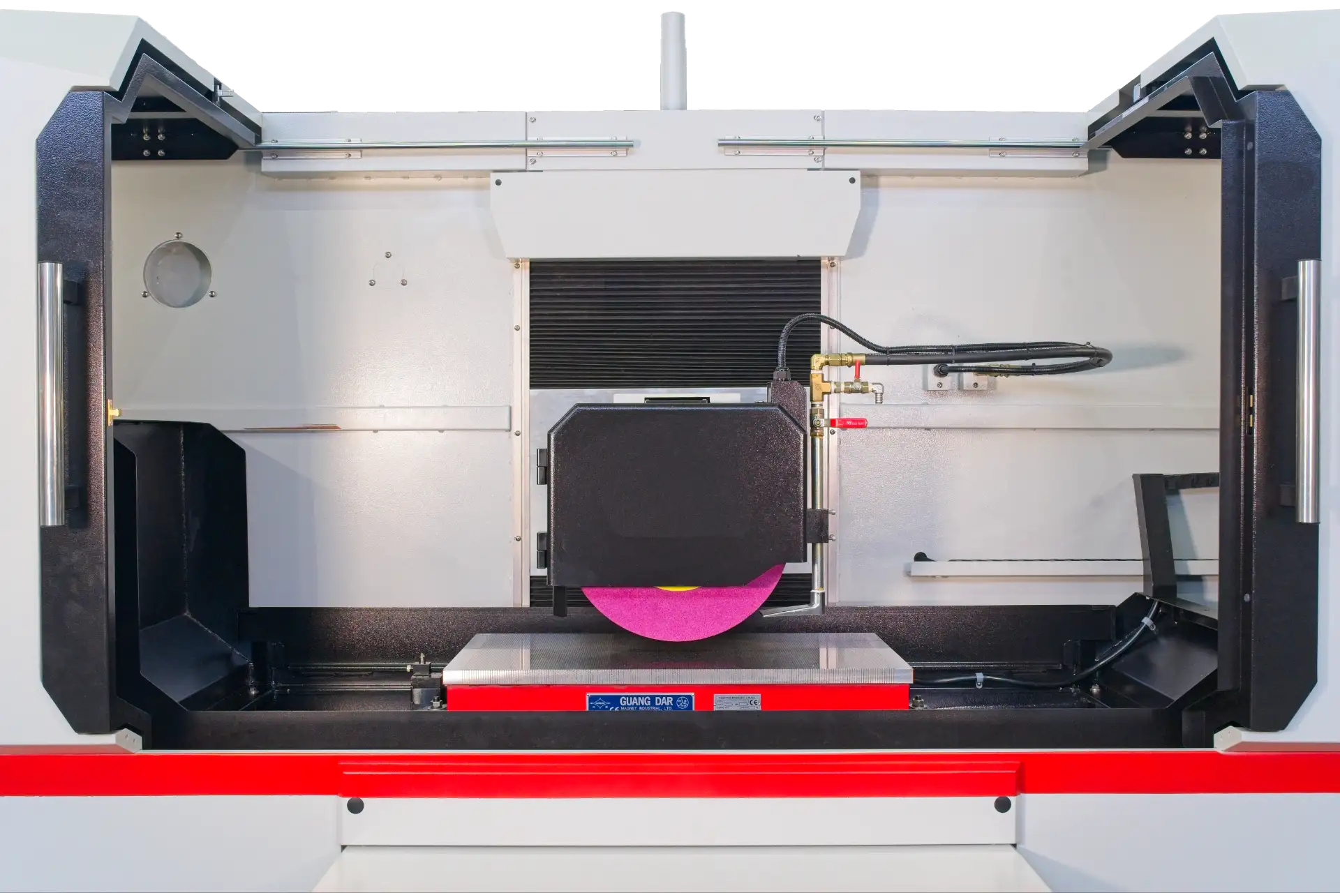 Innenraum einer Flachschleifmaschine P-84