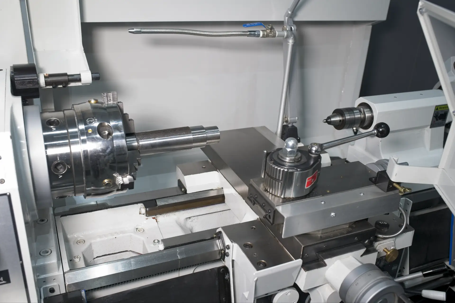 Bearbeitungsbereich einer konv. Drehmaschine SJ-430 Bearbeitungsbereich einer konv. Drehmaschine SJ-430