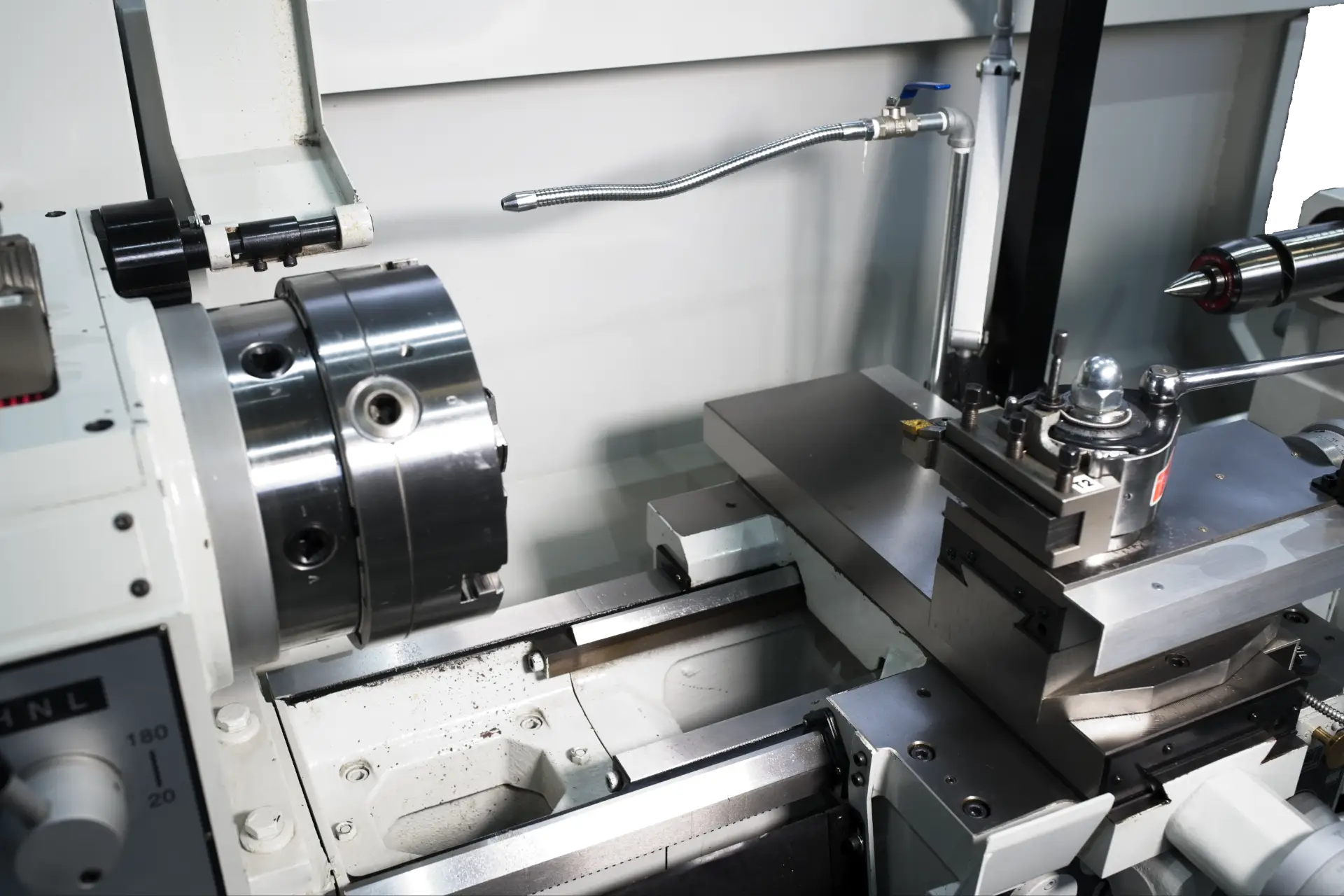 Bearbeitungsbereich einer konv. Drehmaschine SJ-520 Bearbeitungsbereich einer konv. Drehmaschine SJ-520